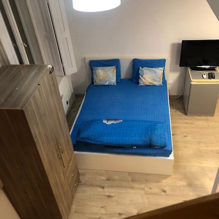 7Dab Rotten 4B3 Contactless Self Check-In Budapešť Exteriér fotografie