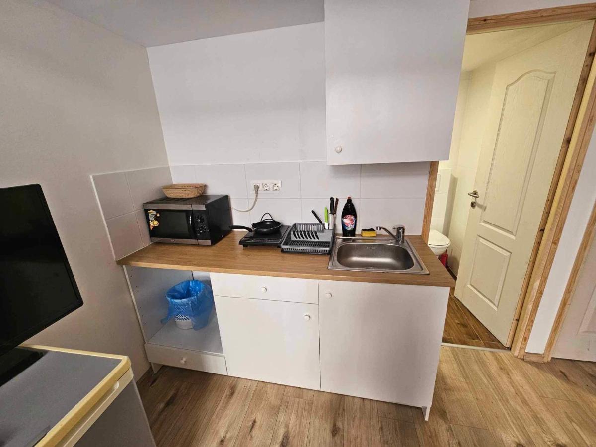 7Dab Rotten 4B3 Contactless Self Check-In Budapešť Exteriér fotografie